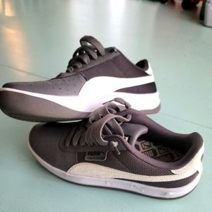 Gray Puma women's 8 sneakers